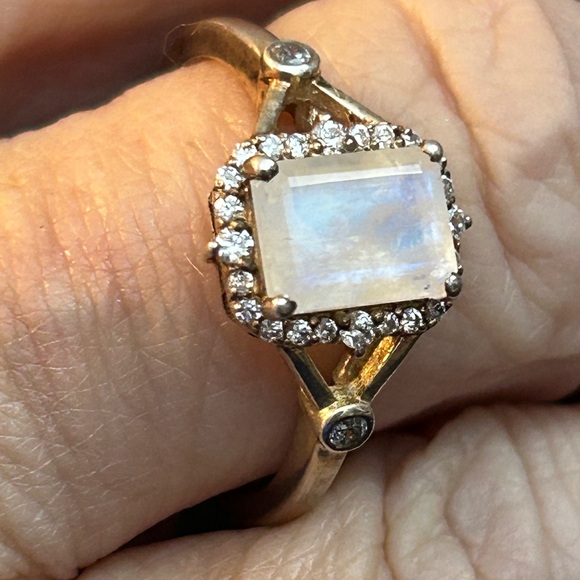 Antique Silver Moonstone Ring - Picture 3 of 4